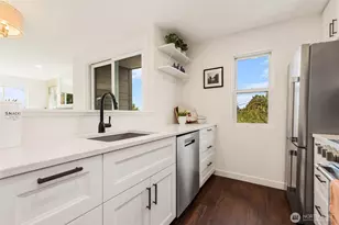 215 N 120th St, Seattle, WA 98133 - Photo 11