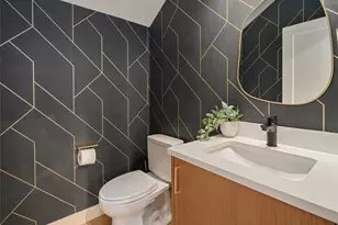 454 NE 40th St, Seattle, WA 98105 - Photo 29