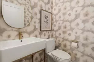 454 NE 40th St, Seattle, WA 98105 - Photo 13