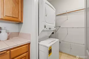 10045 NE 1st St, Bellevue, WA 98004 - Photo 25