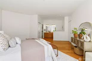 10045 NE 1st St, Bellevue, WA 98004 - Photo 17