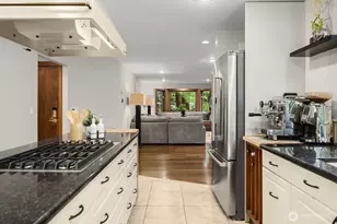 21422 SE 37th St, Sammamish, WA 98075 - Photo 9