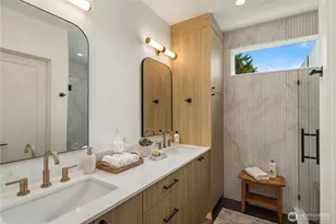 3638 Greenwood Ave N, Seattle, WA 98103 - Photo 15