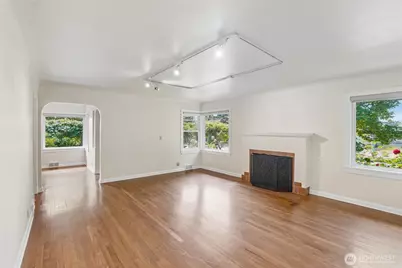 3004 SW Barton Street, Seattle, WA 98126 - Photo 3