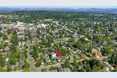 9240 Dayton Avenue N, Seattle, WA 98103 - Photo 29