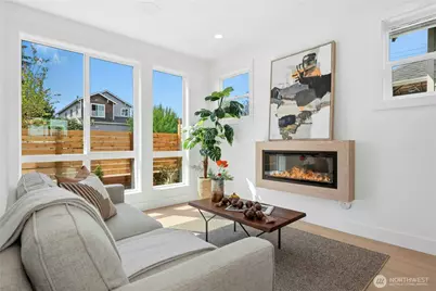 9240 Dayton Avenue N, Seattle, WA 98103 - Photo 3