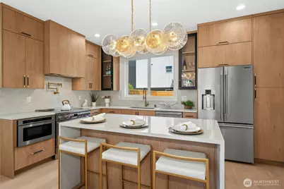 9240 Dayton Avenue N, Seattle, WA 98103 - Photo 13