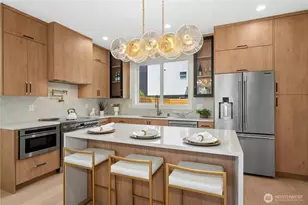 9240 Dayton Ave N, Seattle, WA 98103 - Photo 13