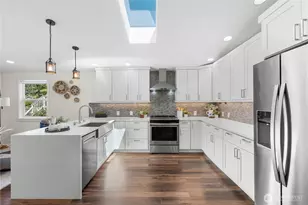 12032 38th Ave NE, Seattle, WA 98125 - Photo 3