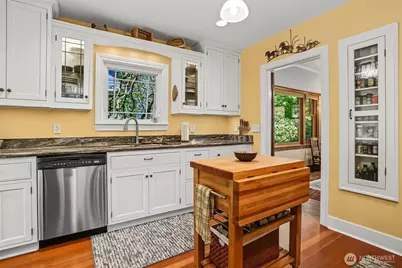 7047 27th Avenue NW, Seattle, WA 98117 - Photo 11