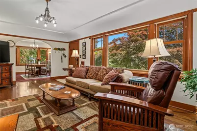 7047 27th Avenue NW, Seattle, WA 98117 - Photo 5