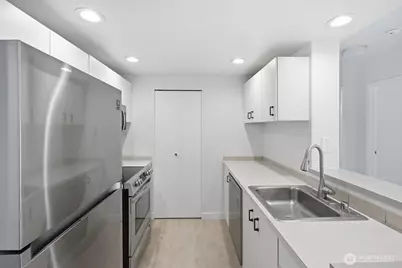 121 Vine Street #2004, Seattle, WA 98121 - Photo 7