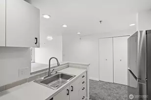 121 Vine St, Seattle, WA 98121 - Photo 11
