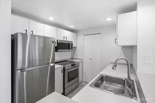121 Vine St, Seattle, WA 98121 - Photo 9