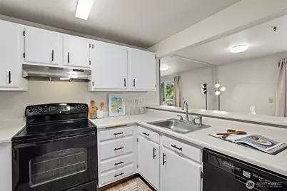28610 16th Avenue S #202, Federal Way, WA 98003 - Photo 5