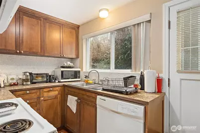 947 N 163rd Street, Shoreline, WA 98133 - Photo 7