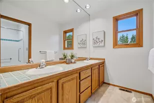 11607 SE 77th Pl, Newcastle, WA 98056 - Photo 27