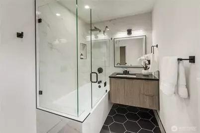 5520 Brooklyn Avenue NE, Seattle, WA 98105 - Photo 11
