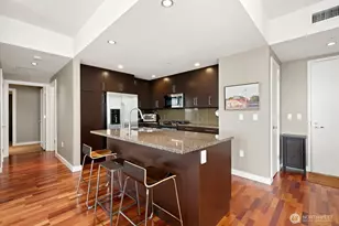 910 Lenora St, Seattle, WA 98121 - Photo 11