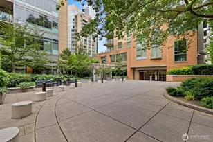 910 Lenora St, Seattle, WA 98121 - Photo 35