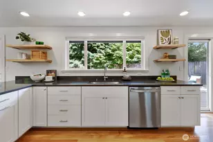 1527 NE 123rd St, Seattle, WA 98125 - Photo 13