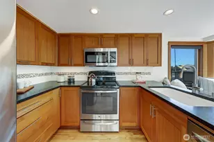 3110 Portage Bay Pl E, Seattle, WA 98102 - Photo 15