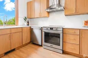 2419 Federal Ave E, Seattle, WA 98102 - Photo 7