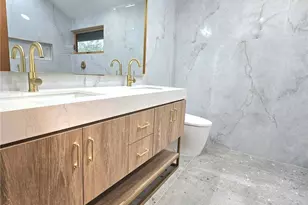2419 Federal Ave E, Seattle, WA 98102 - Photo 11