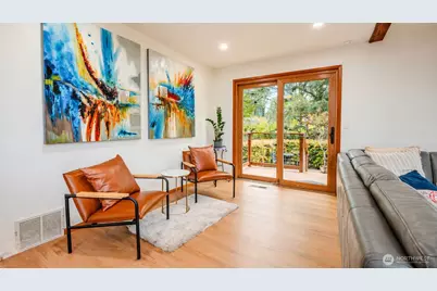 2419 Federal Avenue E, Seattle, WA 98102 - Photo 9