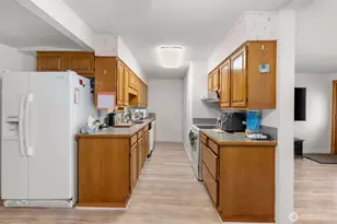 11833 SE 272nd Pl, Kent, WA 98030 - Photo 9