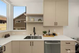 3852 Carr Pl N, Seattle, WA 98103 - Photo 9