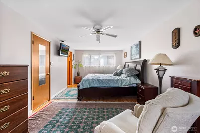 16745 Meridian Avenue N, Seattle, WA 98133 - Photo 15