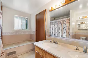 16745 Meridian Ave N, Seattle, WA 98133 - Photo 17
