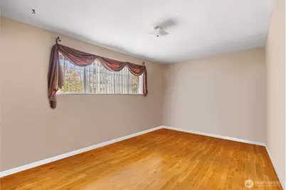 16745 Meridian Avenue N, Seattle, WA 98133 - Photo 19
