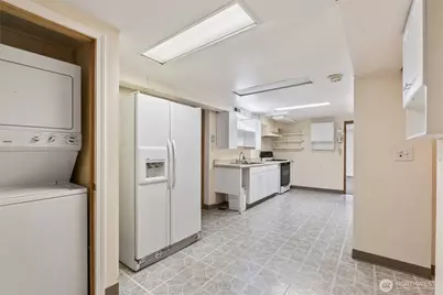 16745 Meridian Avenue N, Seattle, WA 98133 - Photo 35