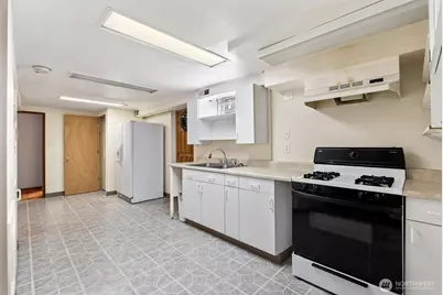 16745 Meridian Avenue N, Seattle, WA 98133 - Photo 37