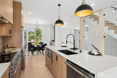 9242 Dayton Avenue N #A, Seattle, WA 98103 - Photo 11