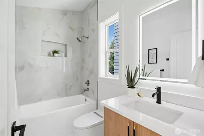 9242 Dayton Avenue N #A, Seattle, WA 98103 - Photo 23