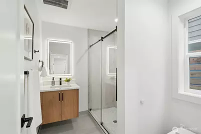 9242 Dayton Avenue N #A, Seattle, WA 98103 - Photo 27