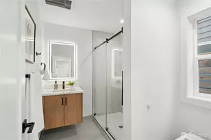 9242 Dayton Ave N, Seattle, WA 98103 - Photo 27