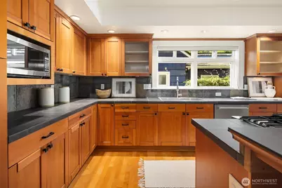 8014 12th Avenue NW, Seattle, WA 98117 - Photo 9