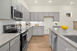 18011 150th St E, Bonney Lake, WA 98391 - Photo 13