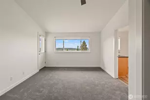 323 N 48th St, Seattle, WA 98103 - Photo 11