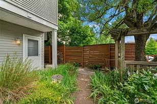 323 N 48th St, Seattle, WA 98103 - Photo 27