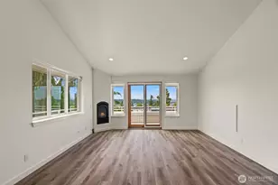 323 N 48th St, Seattle, WA 98103 - Photo 5
