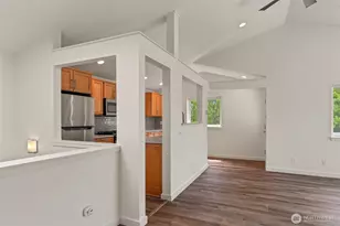 323 N 48th St, Seattle, WA 98103 - Photo 15