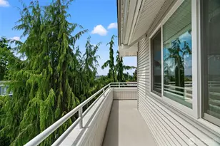 323 N 48th St, Seattle, WA 98103 - Photo 17