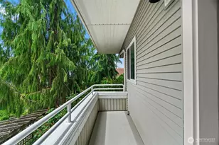 323 N 48th St, Seattle, WA 98103 - Photo 25