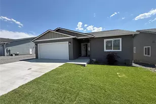 1576 6th St SE, East Wenatchee, WA 98802 - Photo 1