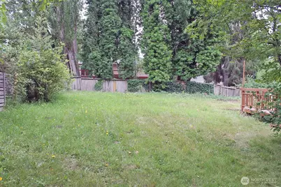 409 NE 95th  Street, Seattle, WA 98115 - Photo 9